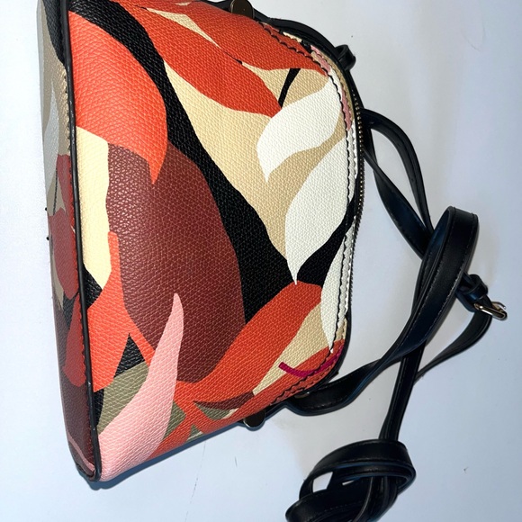 Floral Patterned Shoulder Bag - Picture 3 of 10